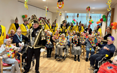 Karnevalsbesuch: Gocher Prinzenpaar zu Gast im Franziskus-Haus