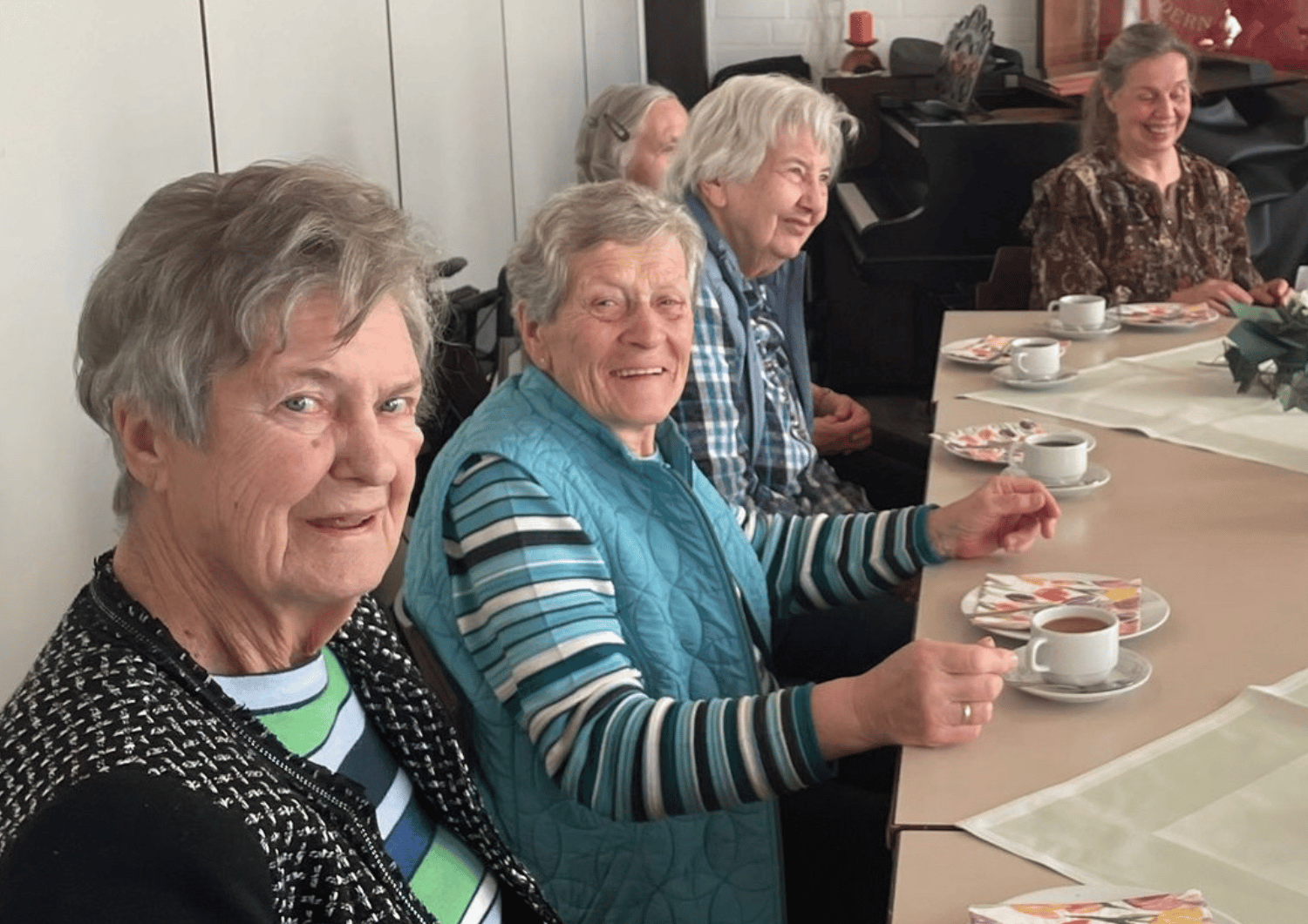 Die Katholische Frauengemeinschaft Rindern lud die Bewohnerinnen und Bewohner des Veronika-Hauses zu einem gemütlichen Seniorennachmittag mit Kaffee und Kuchen ein.