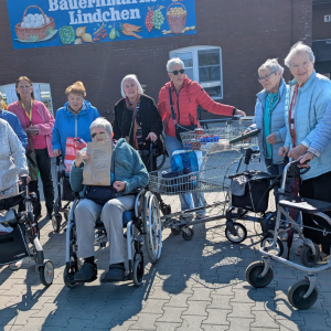 Ausflug zum Bauernmarkt Lindchen mit Bewohnerinnendes St.-Elisabeth-Hauses